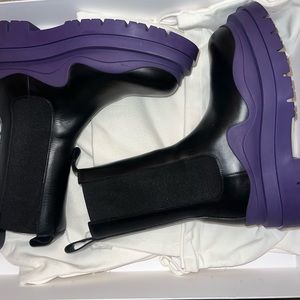 Bottega Veneta
Bottega Veneta Tire Chelsea Boots